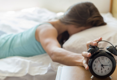 How to wake up early in the morning