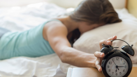 How to wake up early in the morning